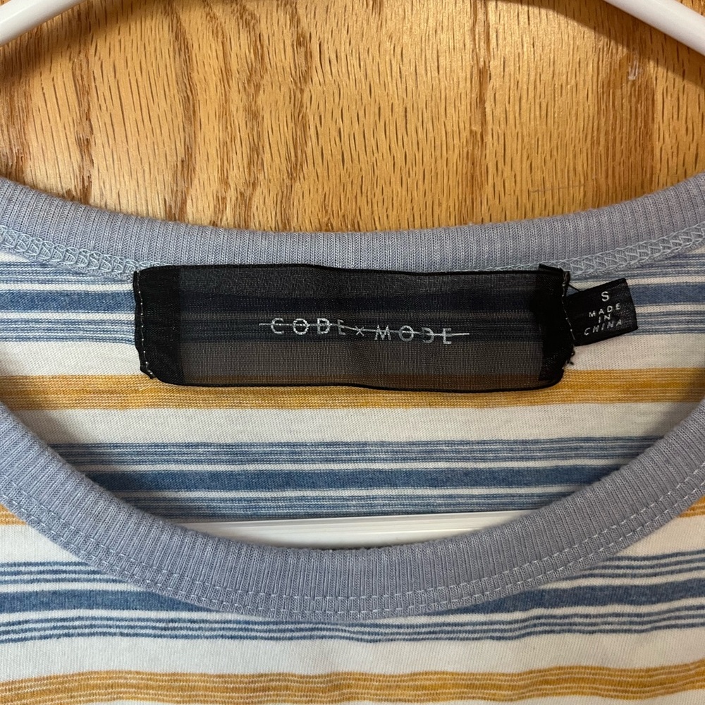 Code x Mode Striped Cropped Tee - Picture 2 of 4